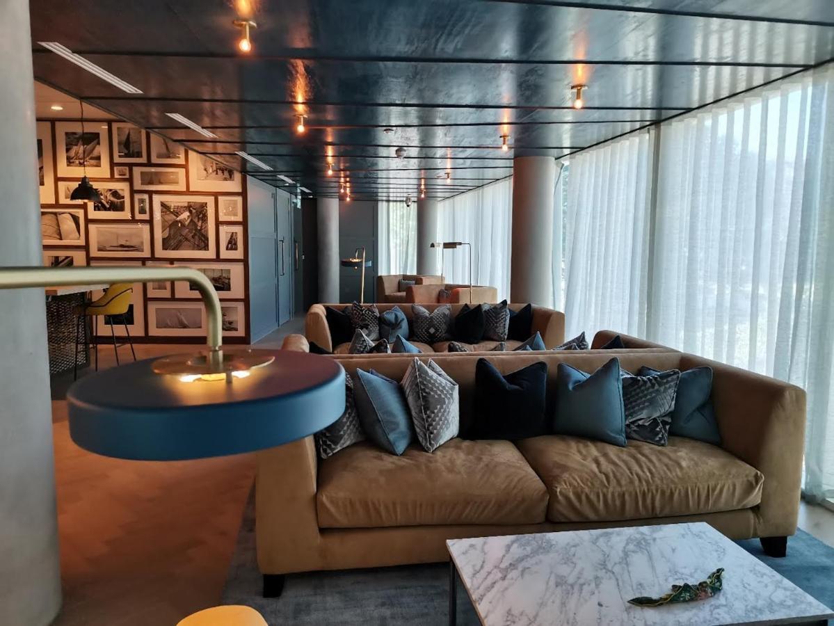Charles Hope Canary Wharf South Quay 런던 외부 사진
