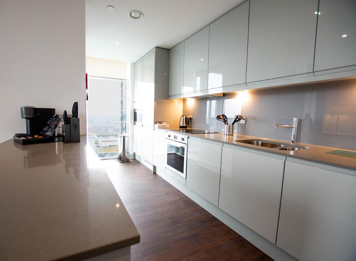 Charles Hope Canary Wharf South Quay 런던 외부 사진